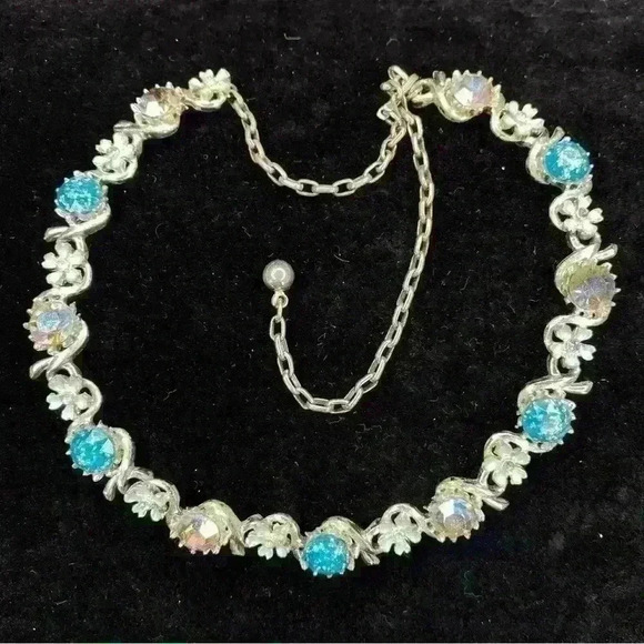 Vintage Silver-tone Designer Costume Jewelry Necklace w/ Multi-faceted Stones - Picture 1 of 3